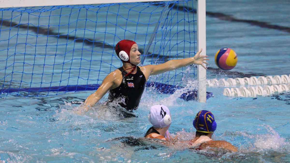 8 tips for playing goalkeeper in water polo