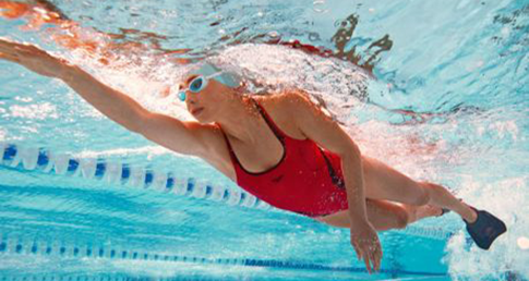 Using fins to develop swimming technique